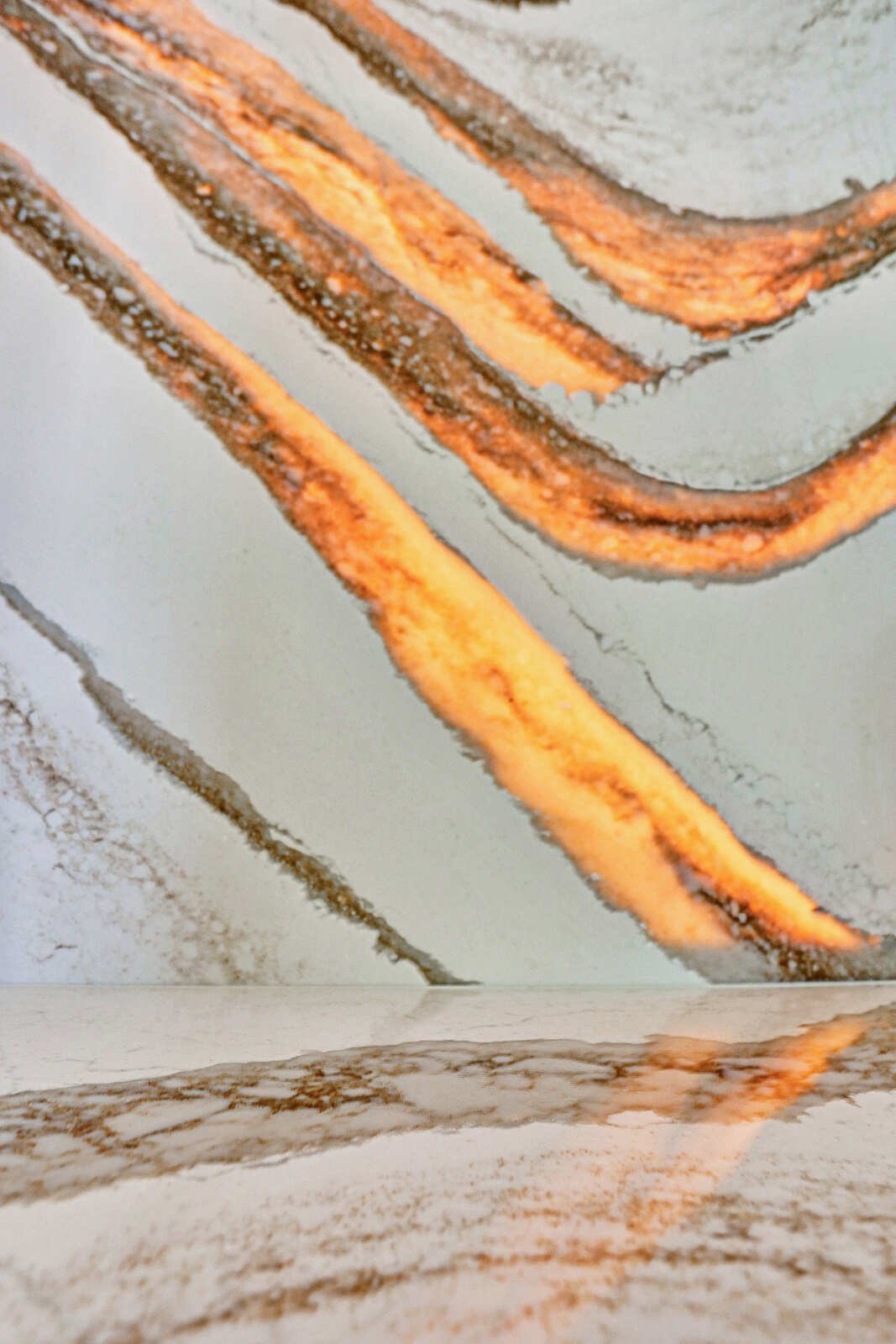 golden contemporary kitchen backsplash marble vein detail