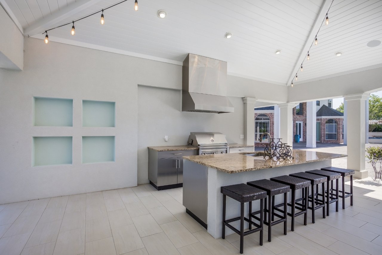 outdoor kitchen in florida backyard with bar stool seating and food prep area (1)