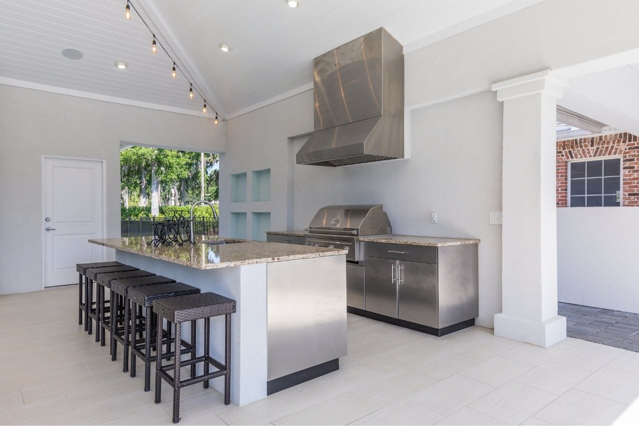 outdoor kitchen with covered porch in florida home (1)