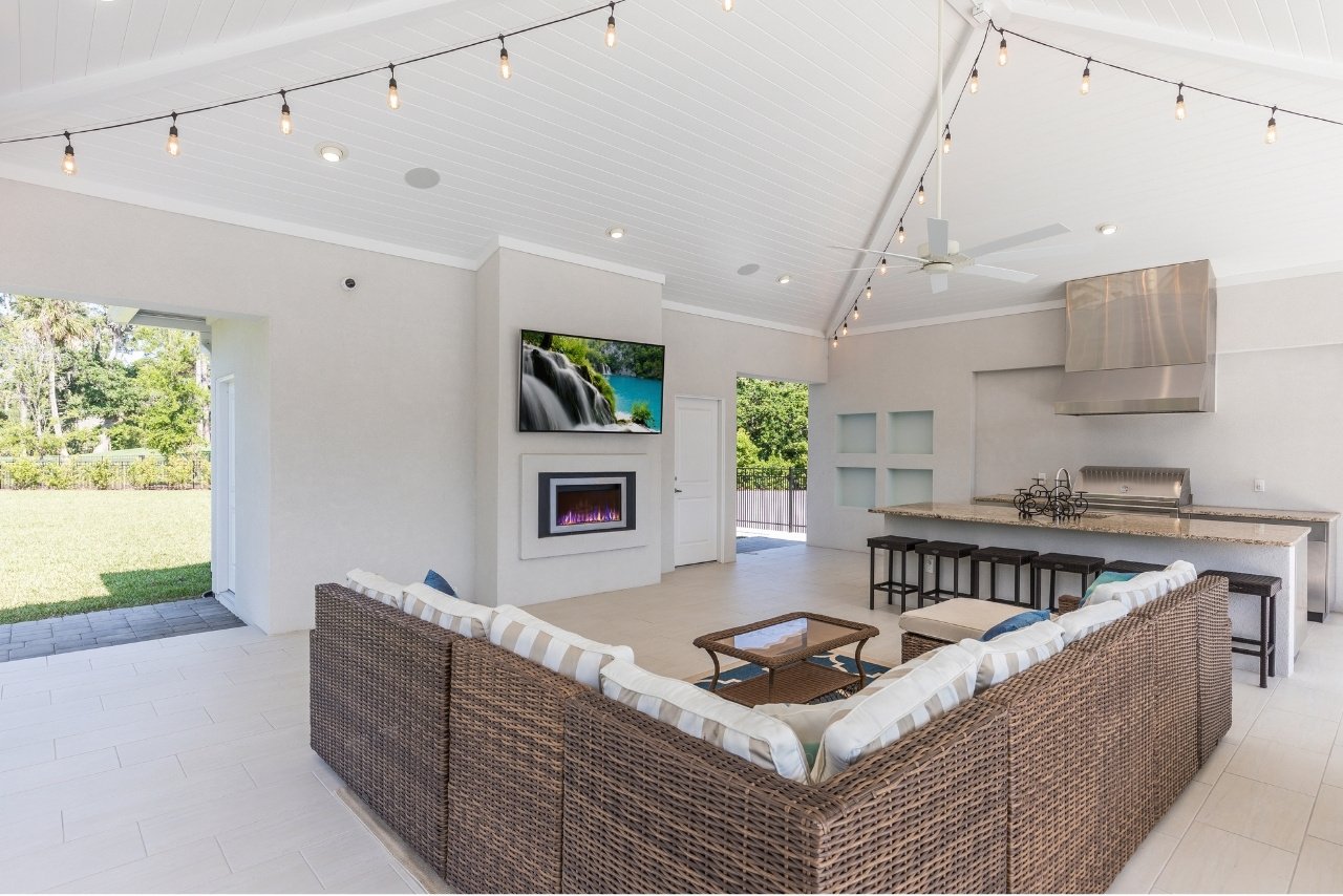 outdoor living area with tv and fireplace in ponte vedra beach fl (1)