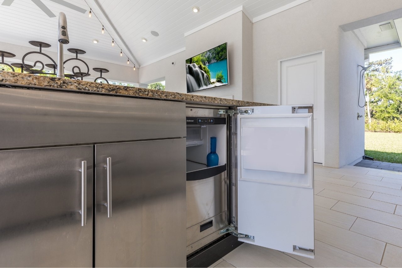 under counter fridge in outdoor kitchen in sawgrass florida (1)